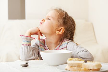 喂養(yǎng)方式,孩子不愛吃飯,方式錯誤