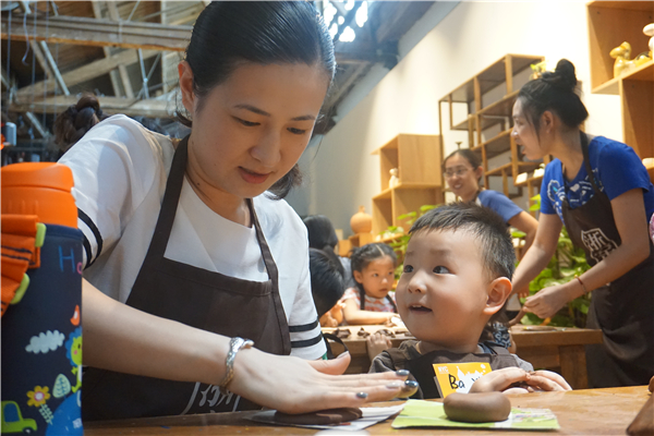 NYC紐約國際杭州中大銀泰城中心：“小小陶藝”照片來襲，陶玩一天帶回家！