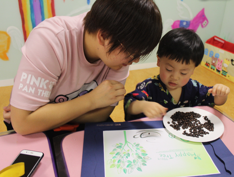 NYC紐約國際早教邯鄲連城早教中心：【活動回顧】職業(yè)體驗星巴克小小咖啡師