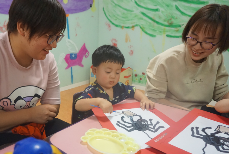 NYC紐約國際早教邯鄲連城早教中心：【活動回顧】職業(yè)體驗星巴克小小咖啡師