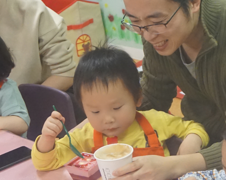 NYC紐約國際早教邯鄲連城早教中心：【活動回顧】職業(yè)體驗星巴克小小咖啡師