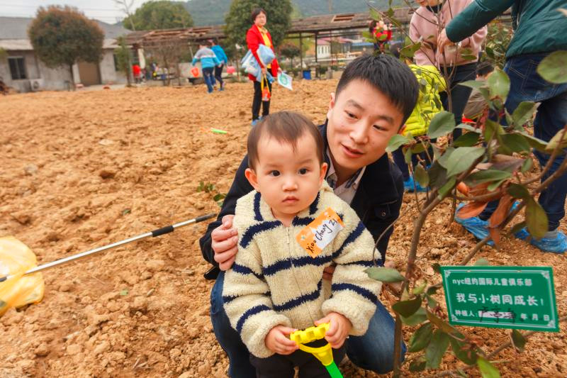 NYC紐約國際長沙陽光錦城早教中心：植樹節(jié)—我和小樹同成長